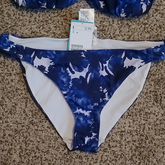 Bikini - Picture 2 of 5